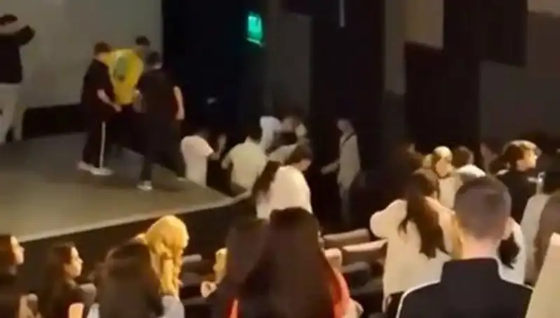 Rapçi Çakal'ın Hayranları Arasında Tansiyon Yükseldi: Kargaşaya Tanıklık Edenler Şokta